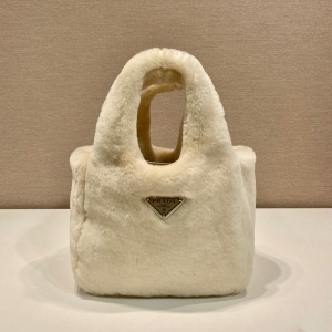 Prada 프라다 2023 시어링 미니 핸드백 18CM