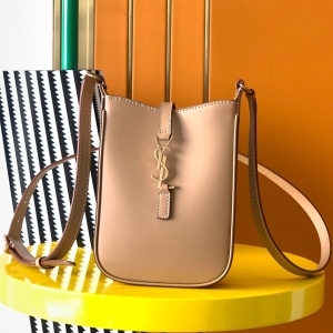 Saint Laurent 생로랑 2023 LE 5A7 미니 버티컬백 735214 18CM