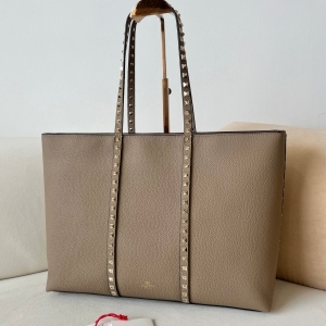 VLouis Vuitton 발렌티노 2024 가라바니 락스터드 쇼퍼백 37CM