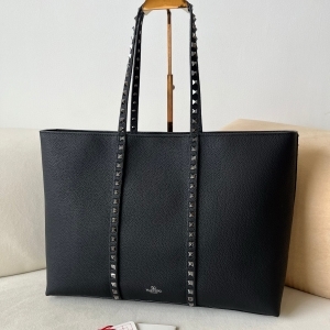 VLouis Vuitton 발렌티노 2024 가라바니 락스터드 쇼퍼백 37CM