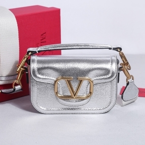 VLouis Vuitton 발렌티노 2024 올타임 숄더백 23.5CM