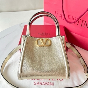 VLouis Vuitton 발렌티노 2024 올타임 핸드백 / 26CM