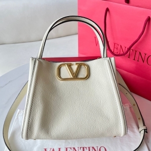 VLouis Vuitton 발렌티노 2024 올타임 핸드백 26CM