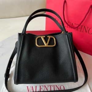 VLouis Vuitton 발렌티노 2024 올타임 핸드백 26CM