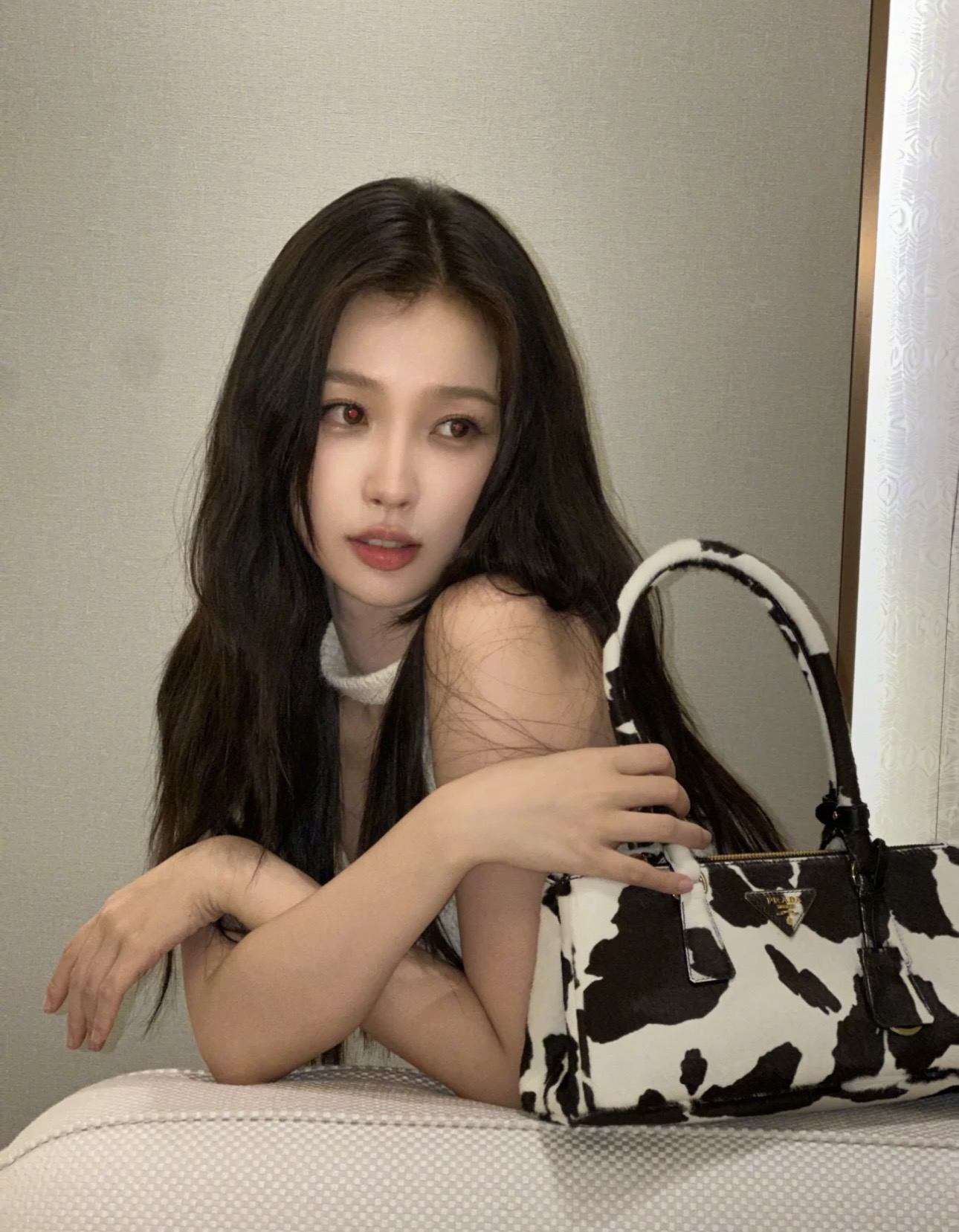 PRADA 프라다 FW2023 카우 패턴 가죽 핸드백 2