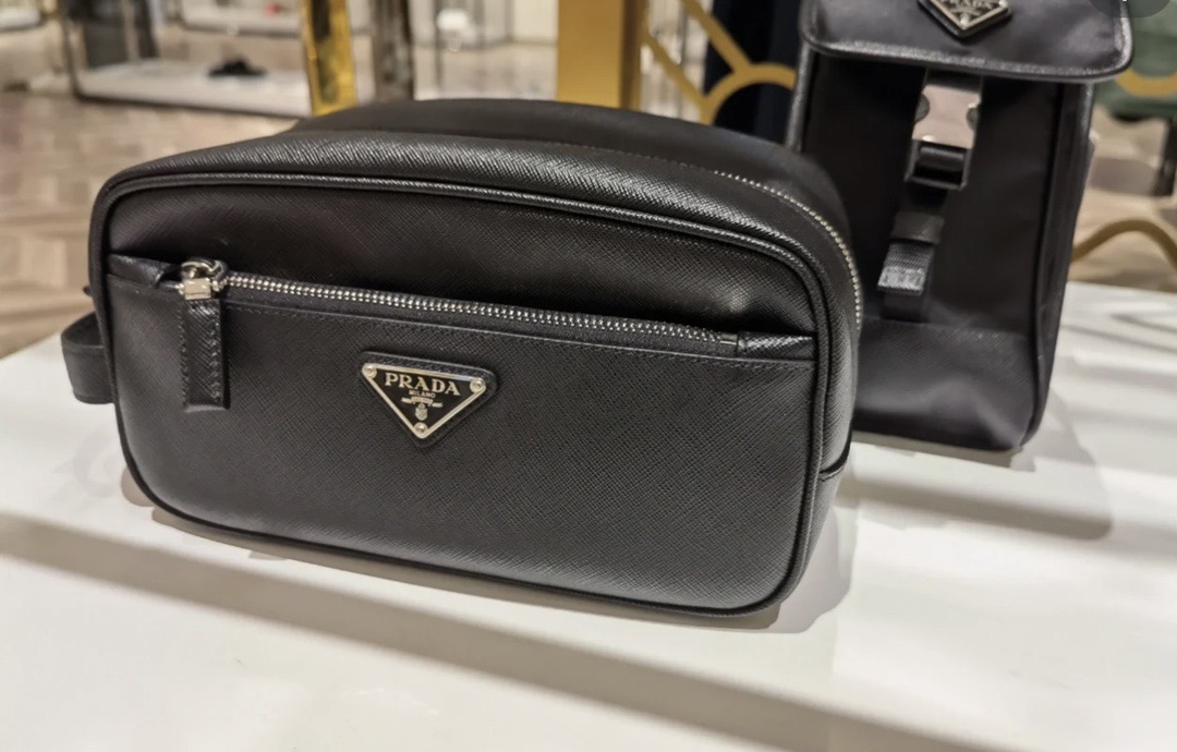 PRADA 프라다 FW2023 사피아노 가죽 세면 파우치 3