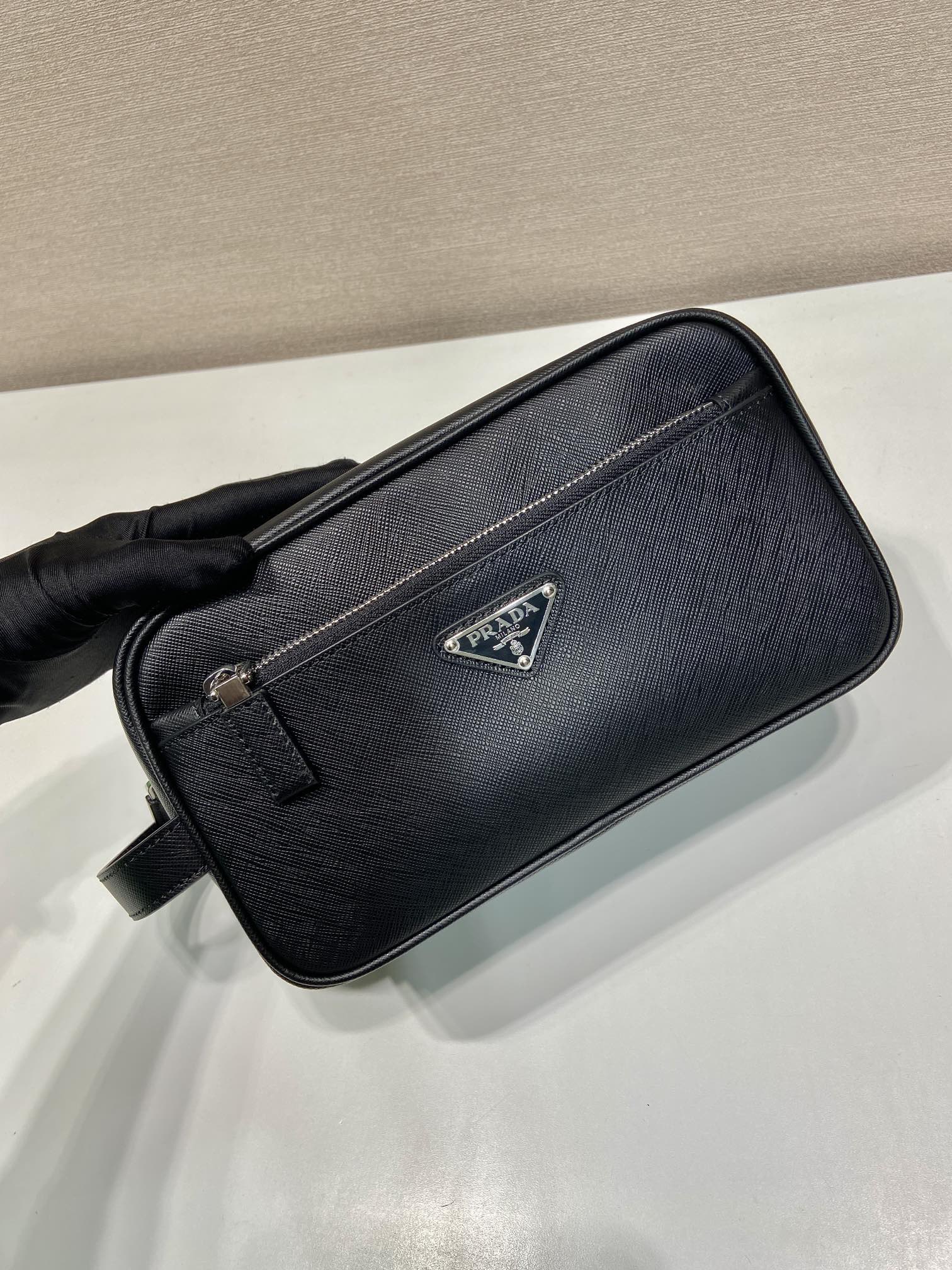 PRADA 프라다 FW2023 사피아노 가죽 세면 파우치 8