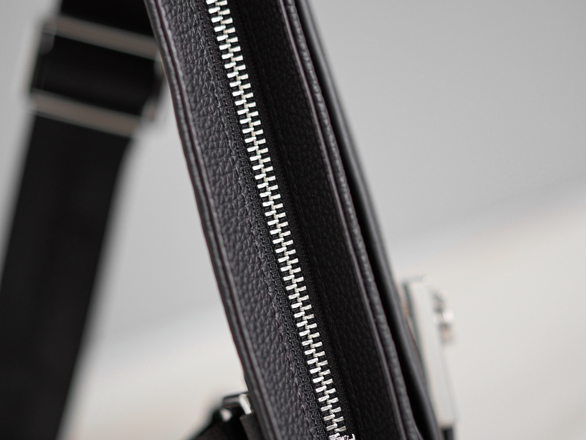 FERRAGAMO 페라가모 FW2023 Gancini 크로스백 3