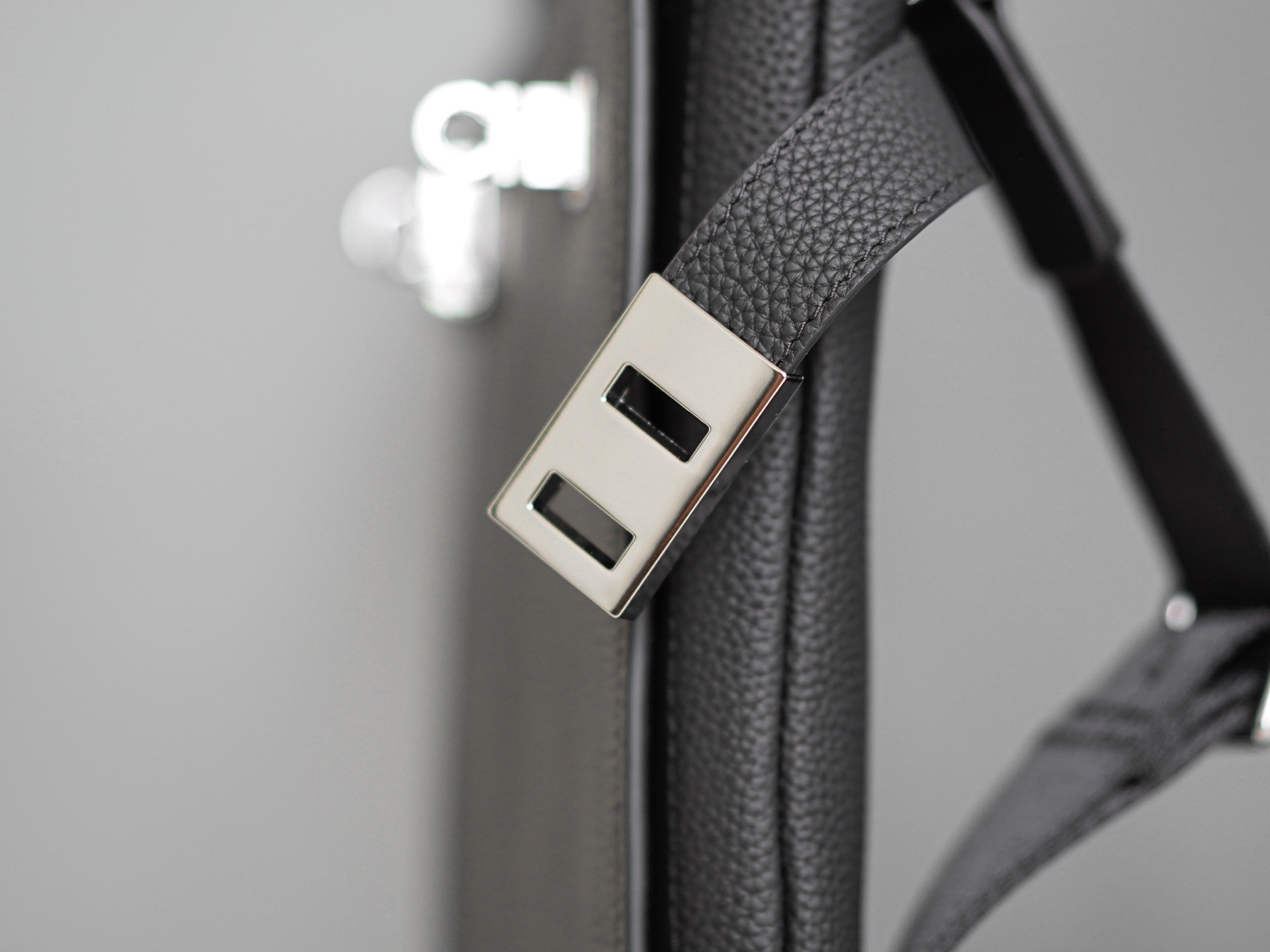 FERRAGAMO 페라가모 FW2023 Gancini 크로스백 4