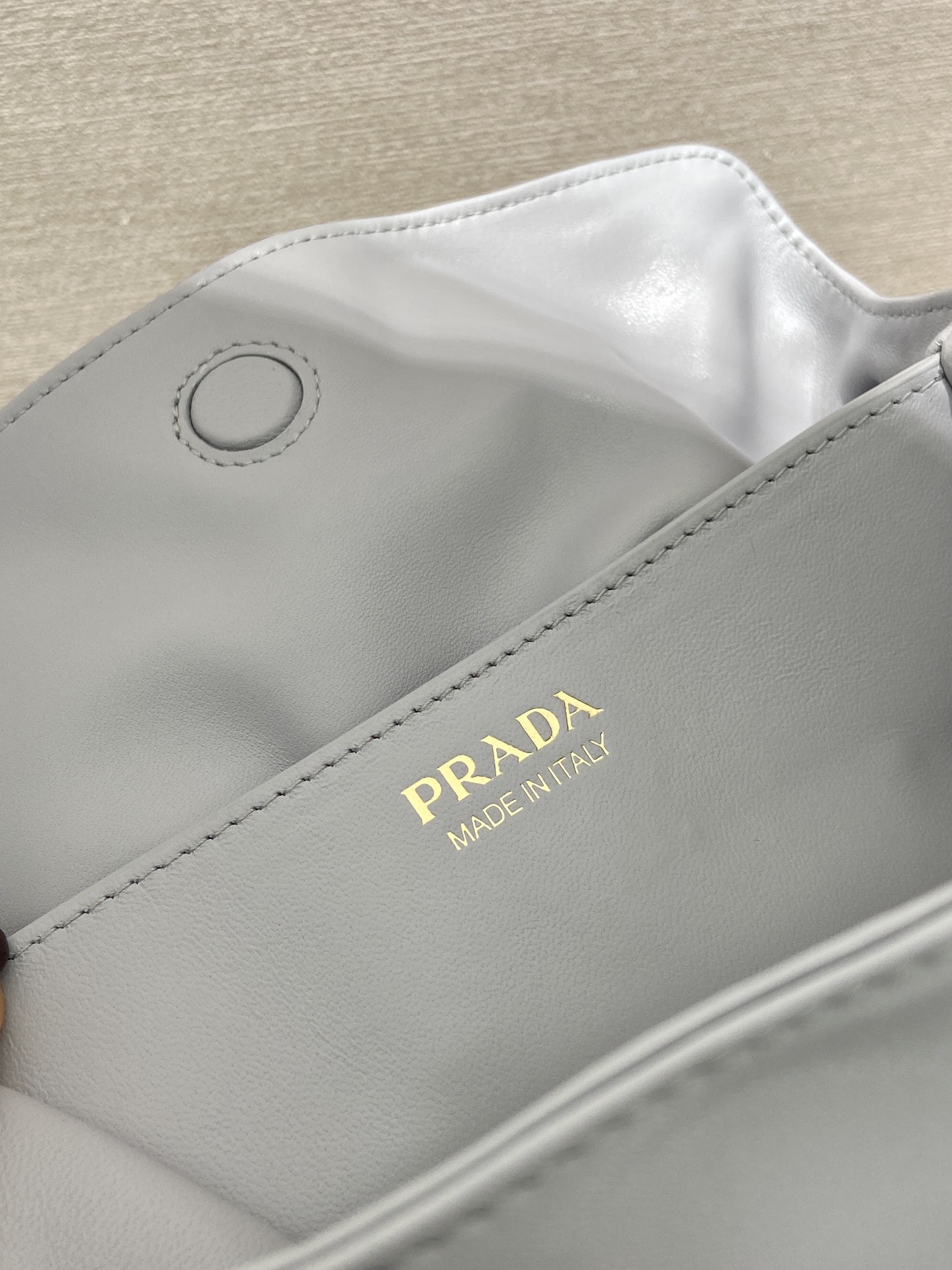 PRADA 프라다 클라우드(Cloud) 패디드 숄더백 1BG586 17