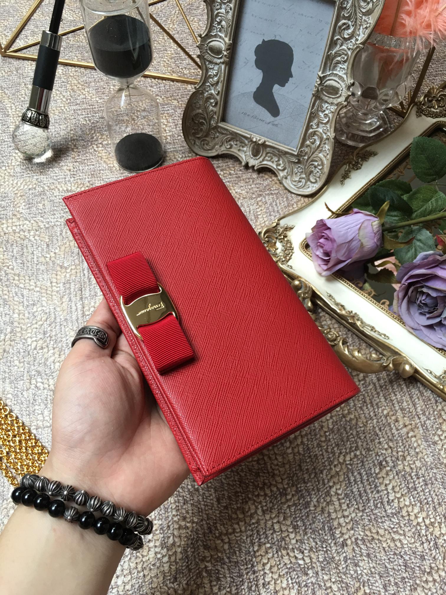 Ferragamo 살바토레 페라가모 FW2023 클래식 블랙 체인 백 9