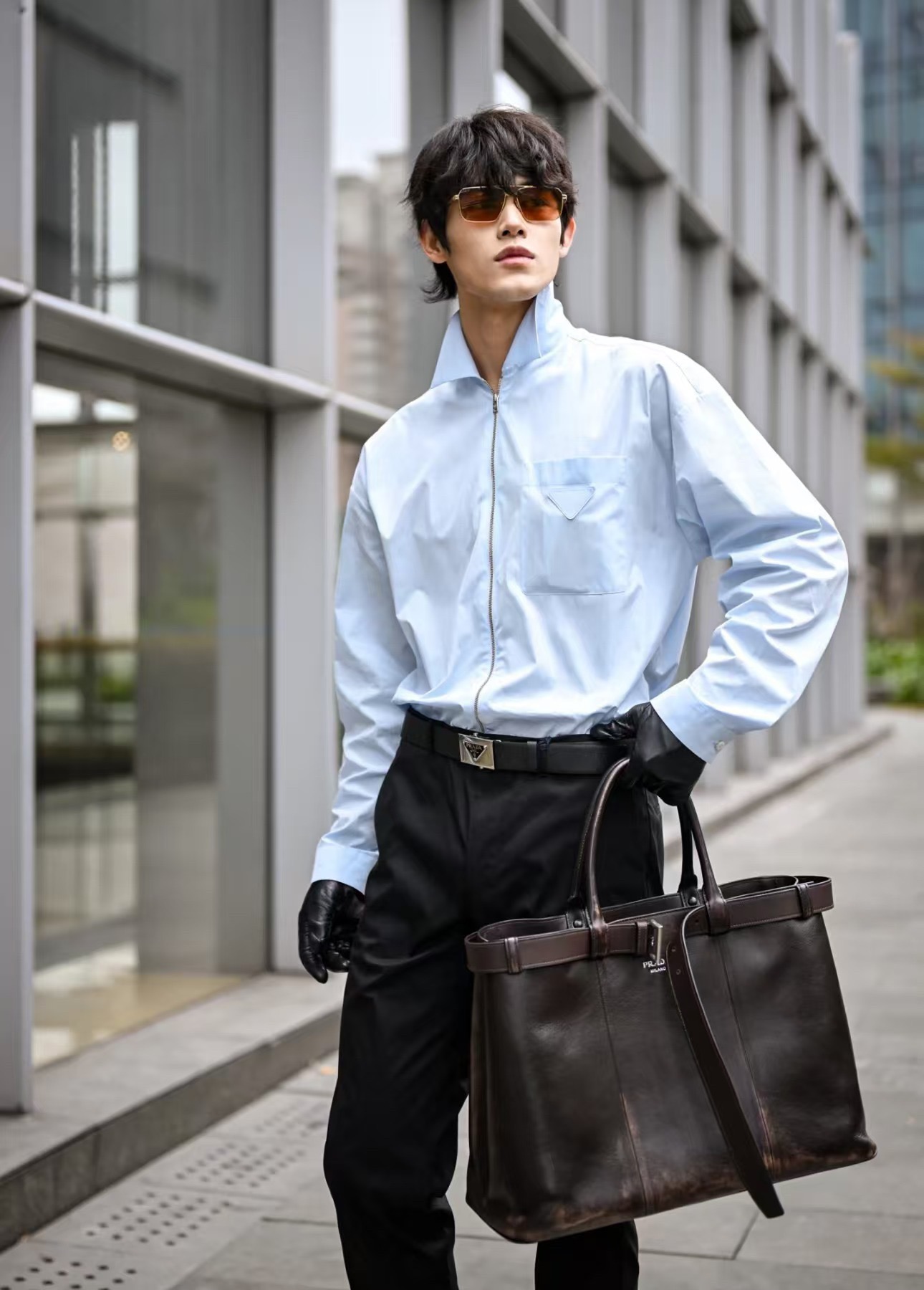 PRADA 프라다 FW2023 인조 가죽 대형 토트백 1