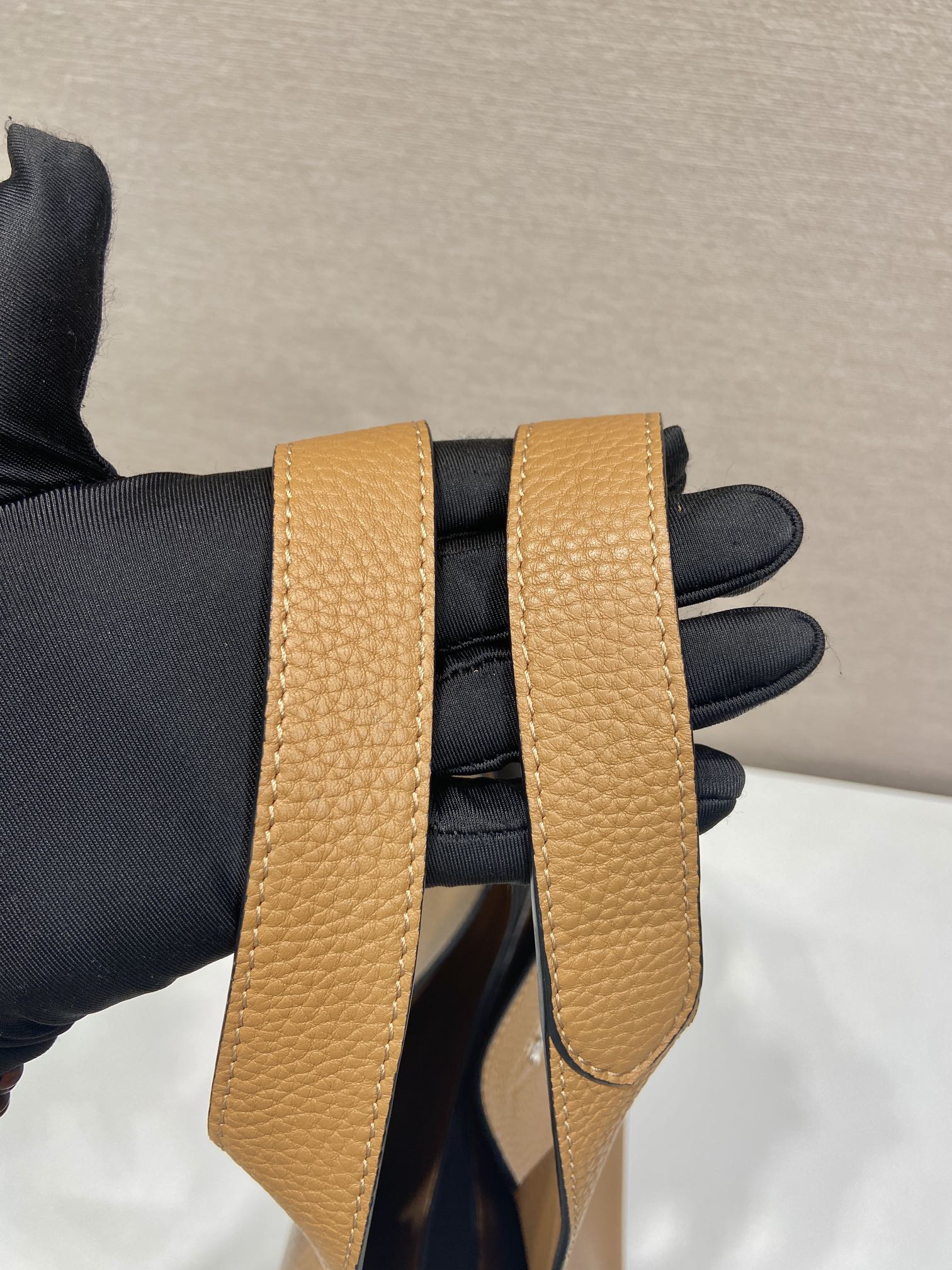 PRADA 프라다 FW2023 대형 송아지 가죽 토트백 7