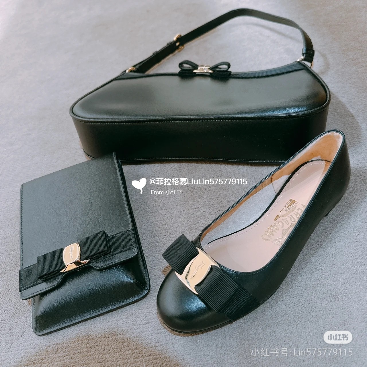 FERRAGAMO 페라가모 FW2023 리본 디테일 핸드폰 가방 1