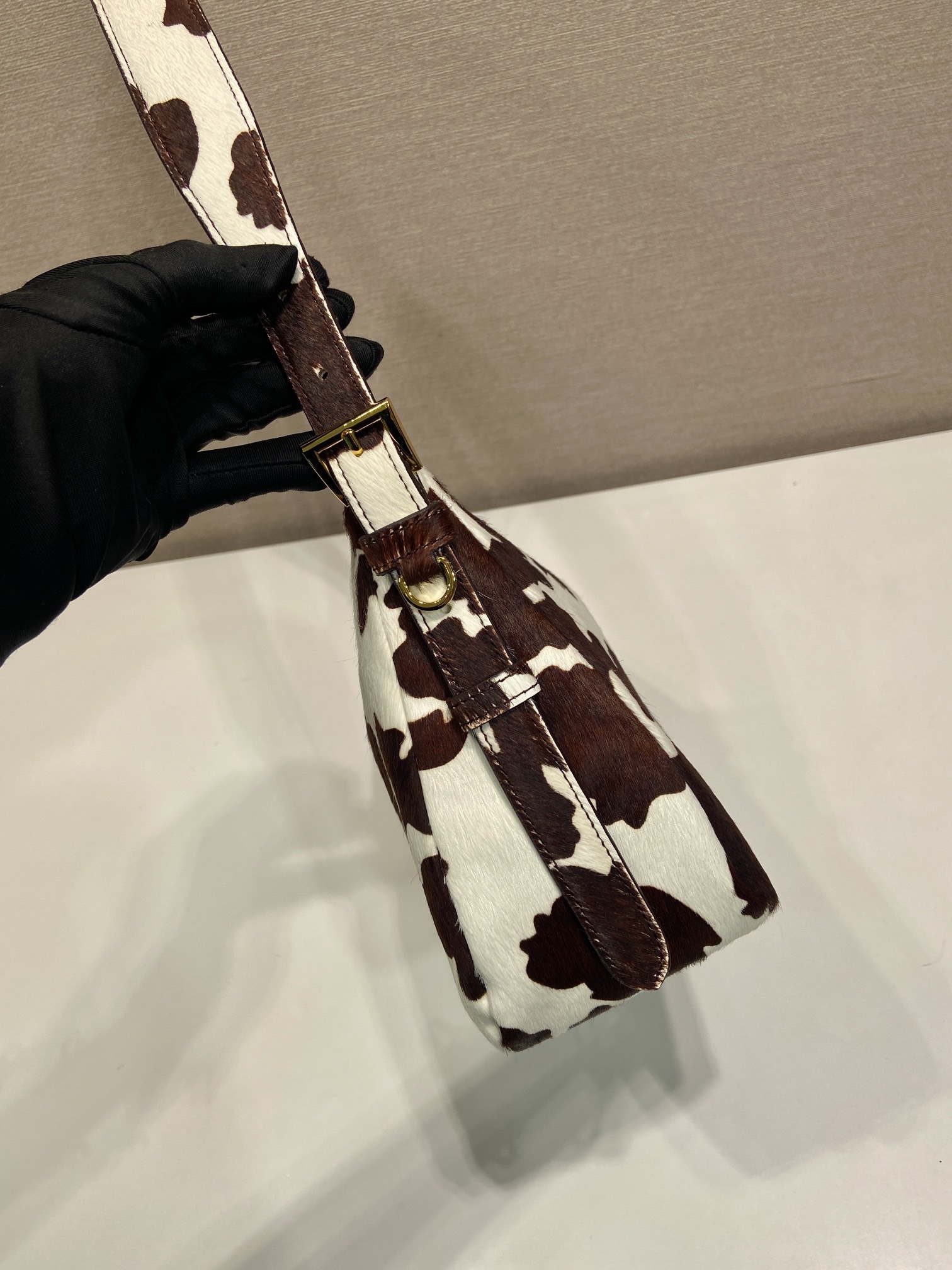 PRADA 프라다 FW2023 동물 프린트 호보 백 10