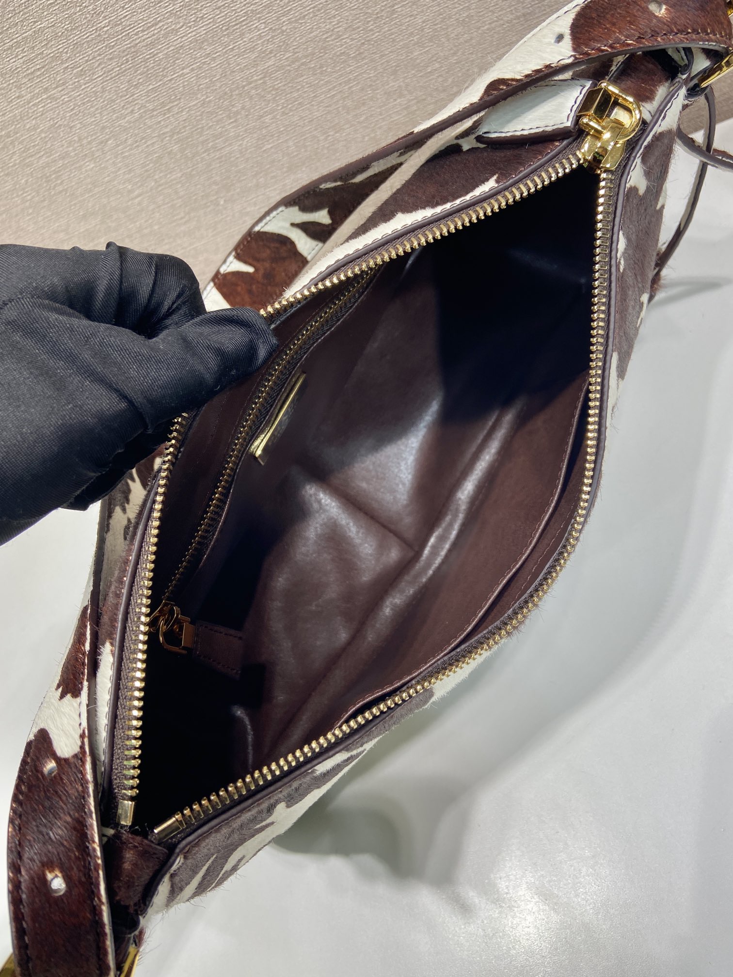 PRADA 프라다 FW2023 동물 프린트 호보 백 12