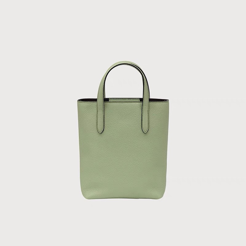 Ferragamo 살바토레 페라가모 FW2023 Gancini 장식 토트백 3