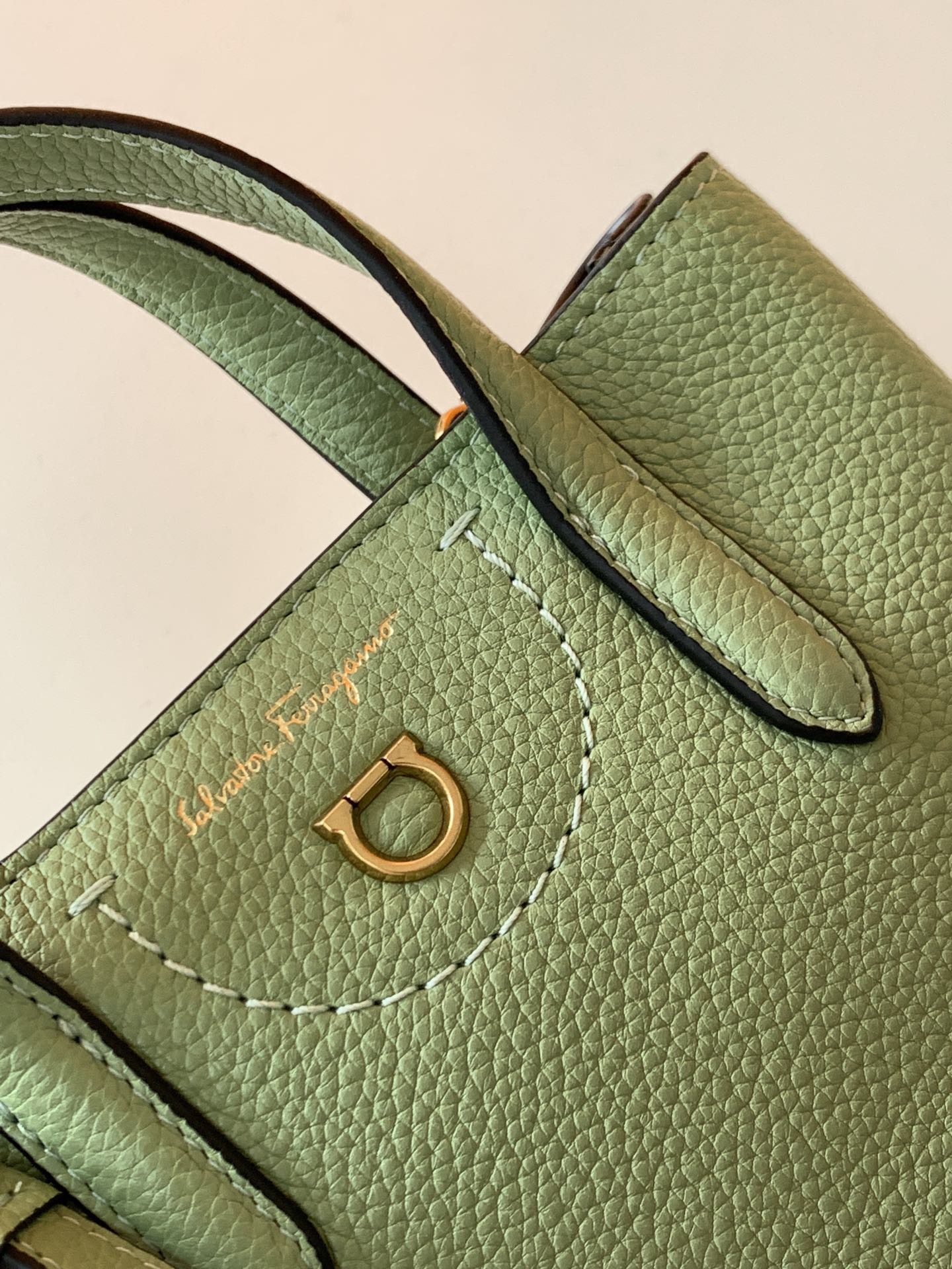 Ferragamo 살바토레 페라가모 FW2023 Gancini 장식 토트백 10