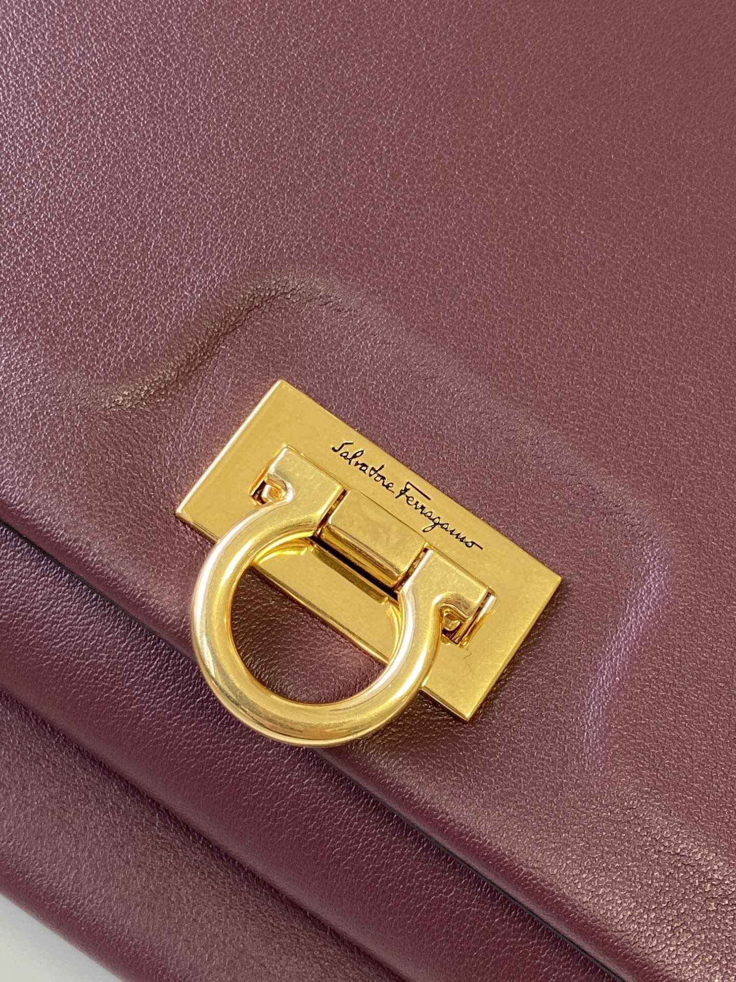 FERRAGAMO 살바토레 페라가모 FW2023 TRIFOLIO 숄더백 8