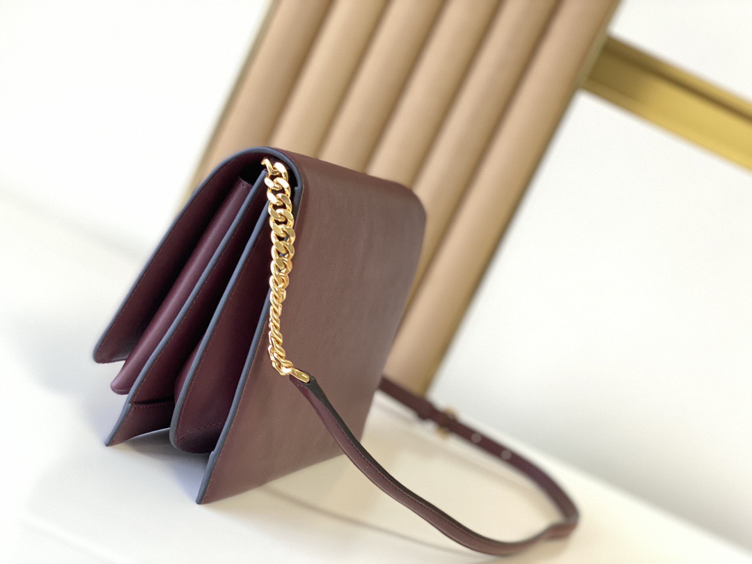 FERRAGAMO 살바토레 페라가모 FW2023 TRIFOLIO 숄더백 14