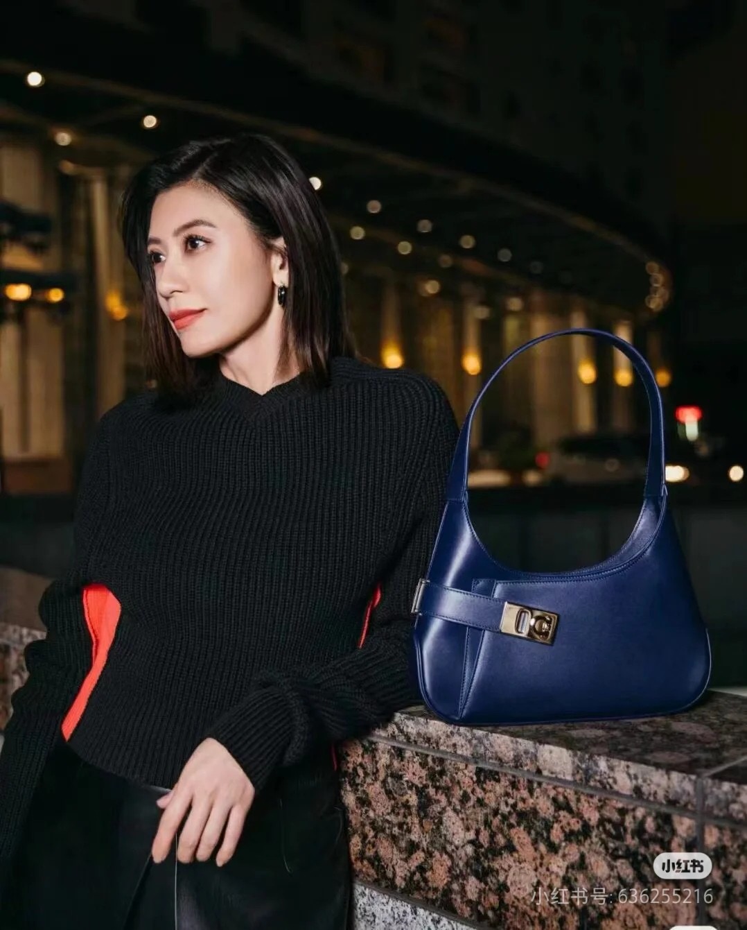 FERRAGAMO 페라가모 간치니 스트랩 숄더백 EE-216295 4