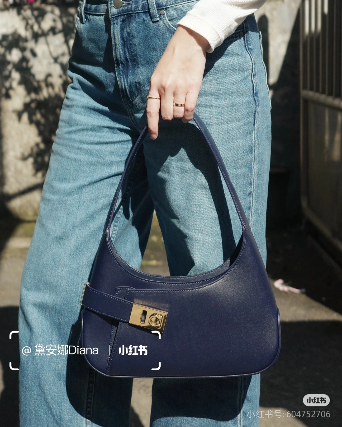 FERRAGAMO 페라가모 간치니 스트랩 숄더백 EE-216295 7