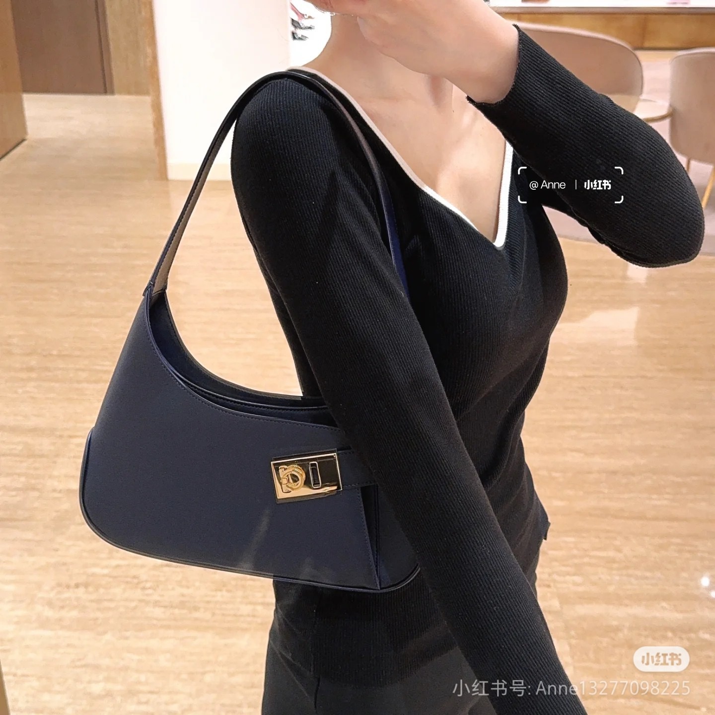 FERRAGAMO 페라가모 간치니 스트랩 숄더백 EE-216295 8