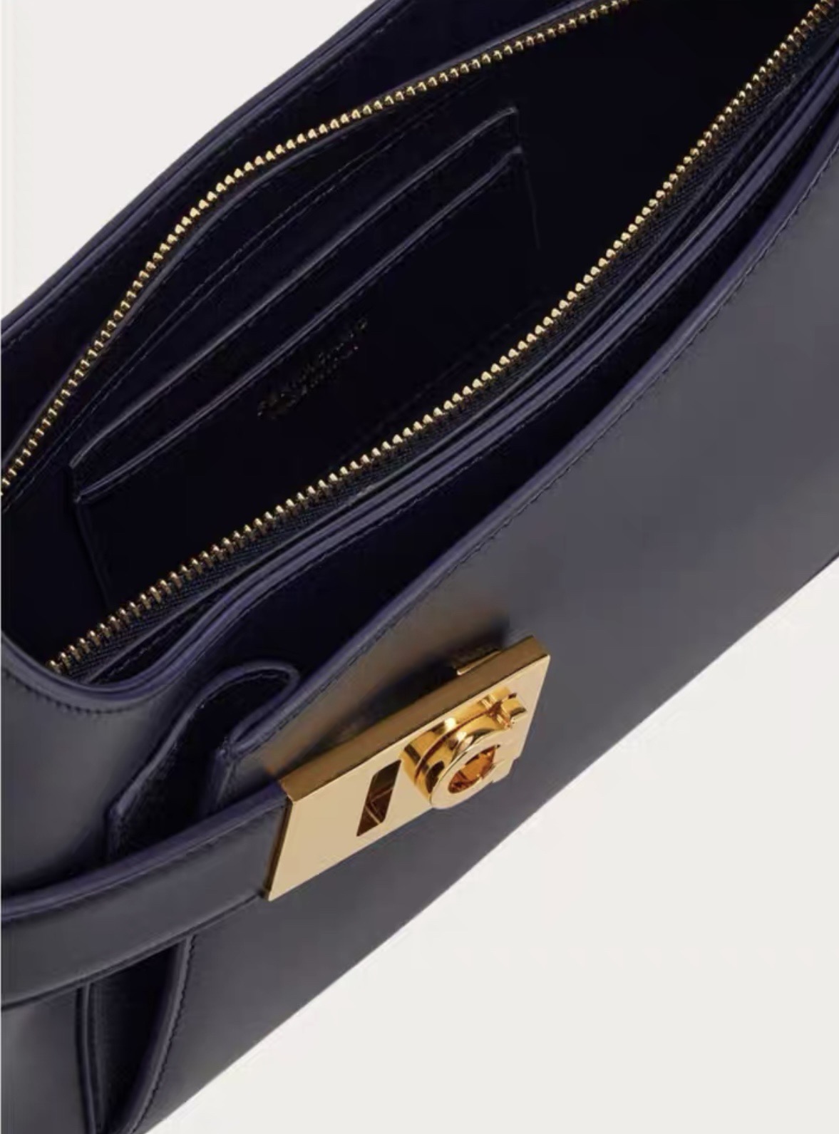 FERRAGAMO 페라가모 간치니 스트랩 숄더백 EE-216295 15