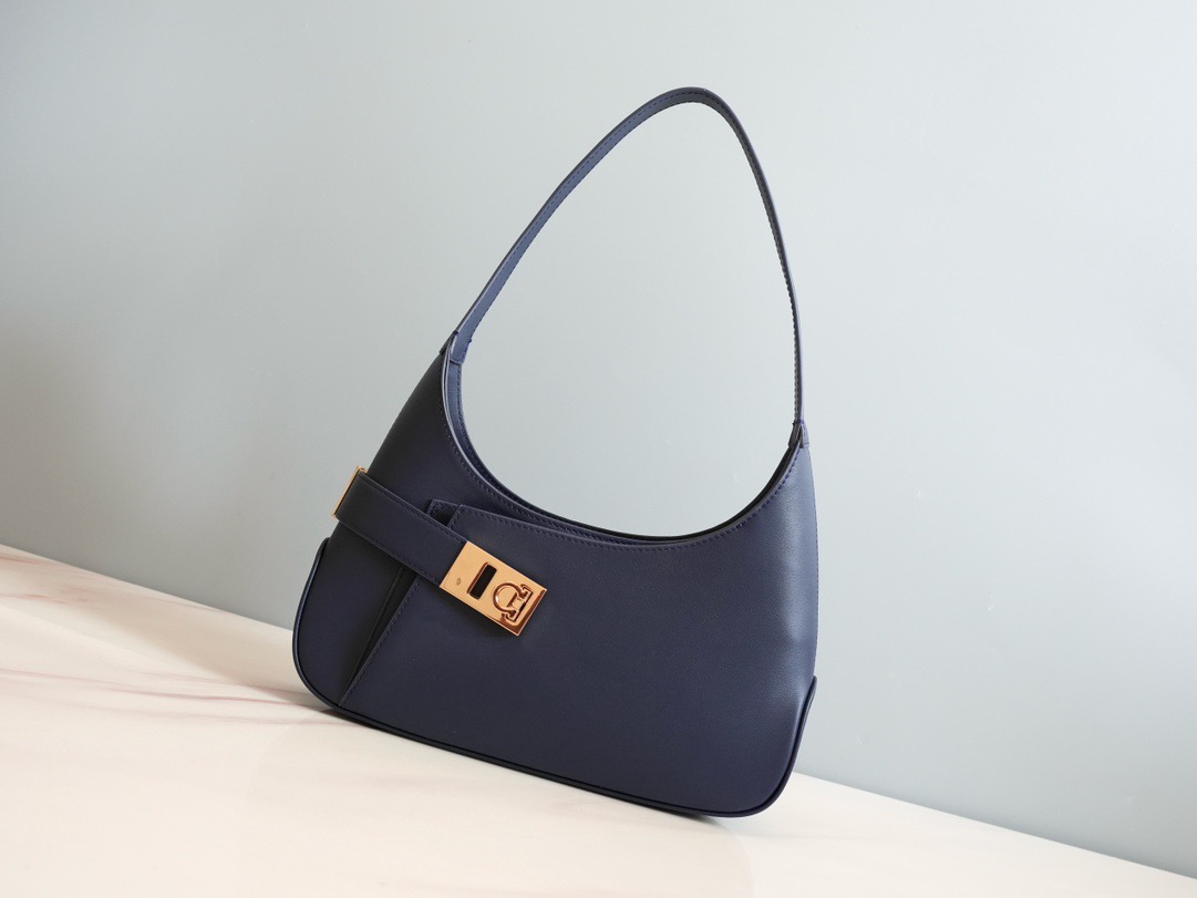 FERRAGAMO 페라가모 간치니 스트랩 숄더백 EE-216295 19