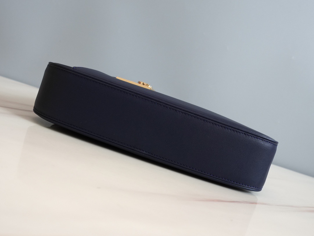 FERRAGAMO 페라가모 간치니 스트랩 숄더백 EE-216295 24