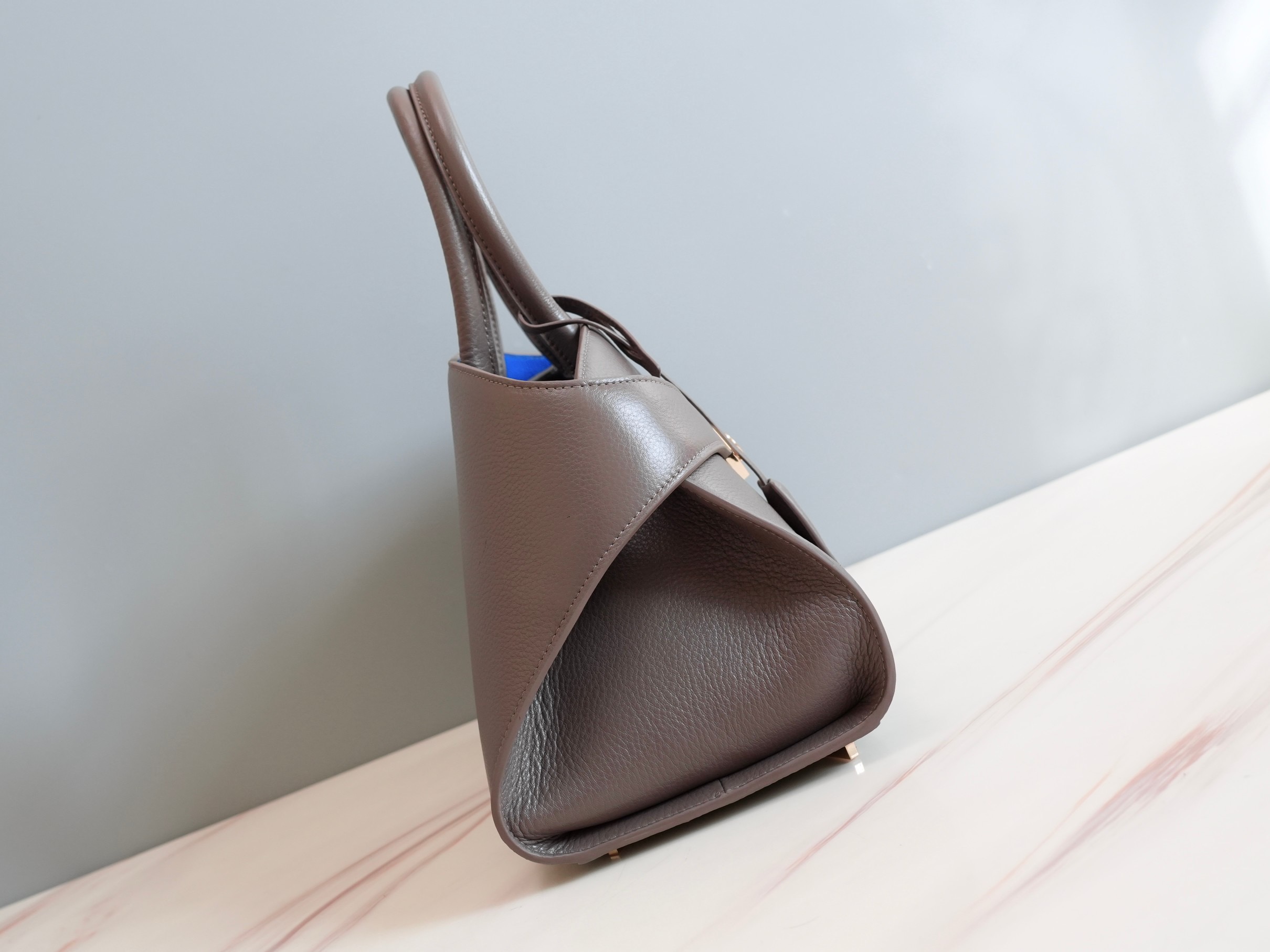 FERRAGAMO 페레가모 FW2023 HUG 나파 가죽 토트백 6