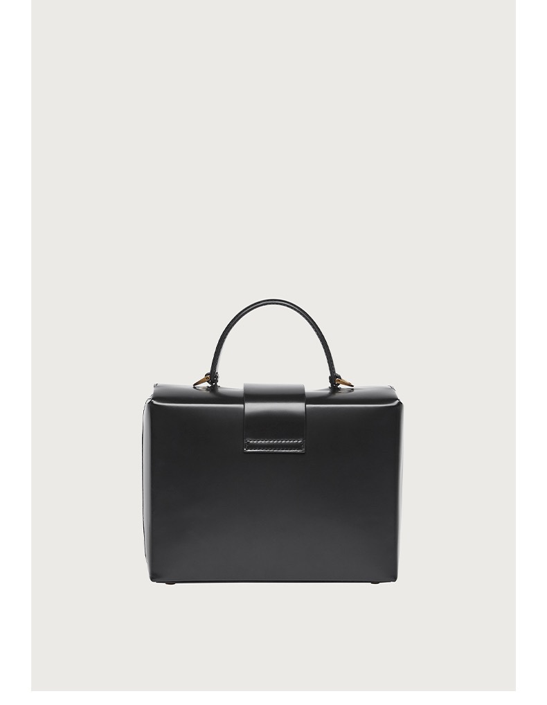 SALVATORE FERRAGAMO 살바토레 페라가모 FW2023 트리폴리오 가방 3