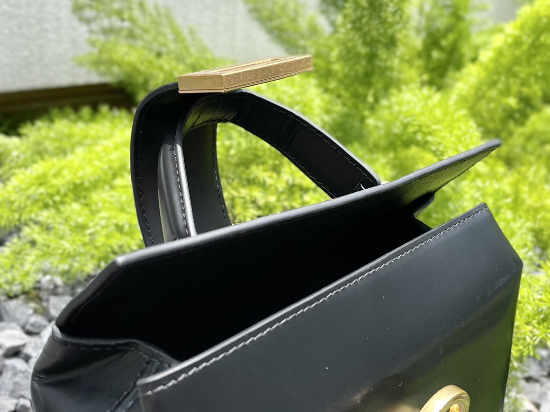 SALVATORE FERRAGAMO 살바토레 페라가모 FW2023 트리폴리오 가방 9