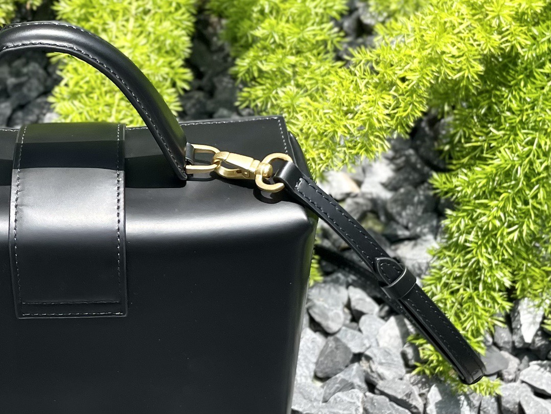 SALVATORE FERRAGAMO 살바토레 페라가모 FW2023 트리폴리오 가방 11