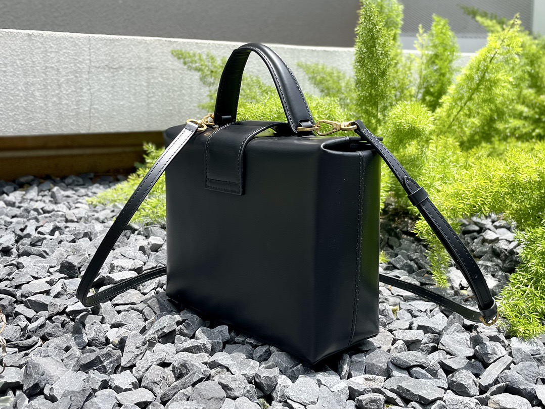 SALVATORE FERRAGAMO 살바토레 페라가모 FW2023 트리폴리오 가방 13