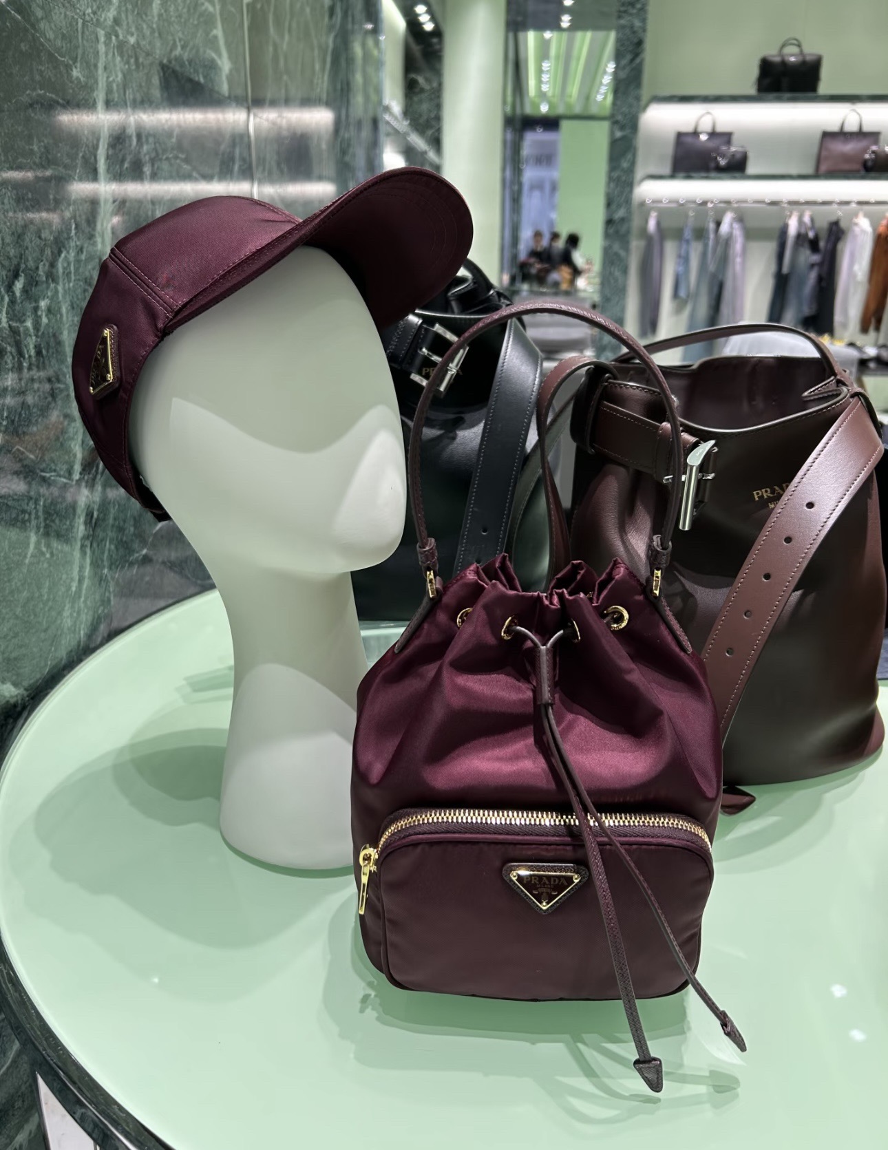 PRADA 프라다 FW2023 클래식 나일론 버킷백 버건디 2