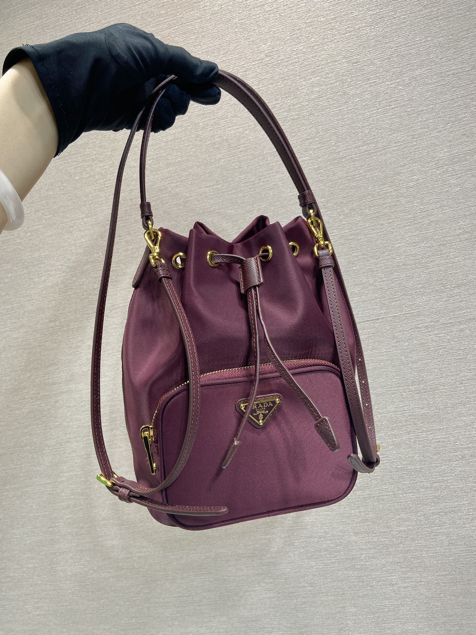 PRADA 프라다 FW2023 클래식 나일론 버킷백 버건디 4