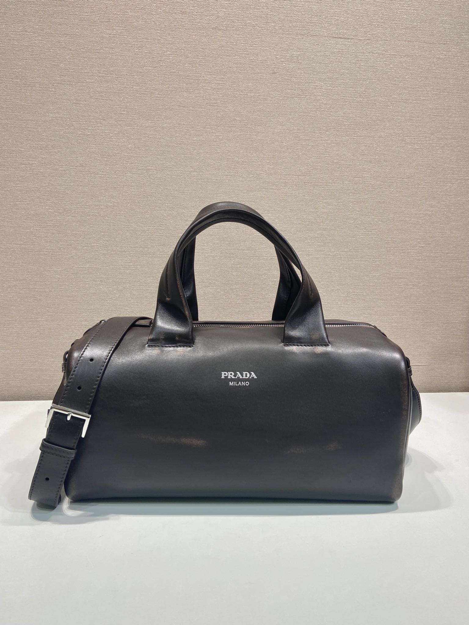 PRADA 프라다 FW2023 Nappa 가죽 보스턴 백 5