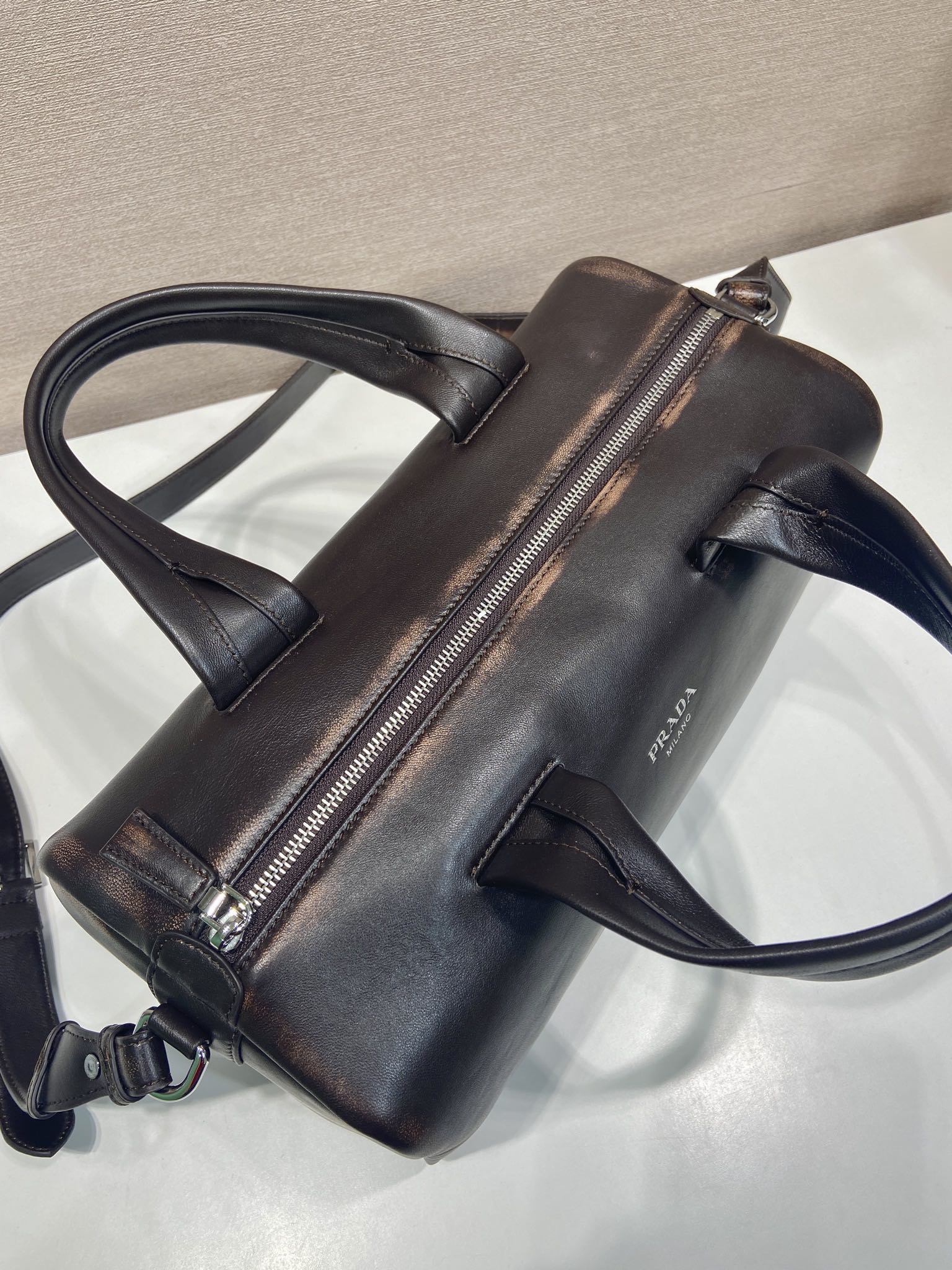 PRADA 프라다 FW2023 Nappa 가죽 보스턴 백 9