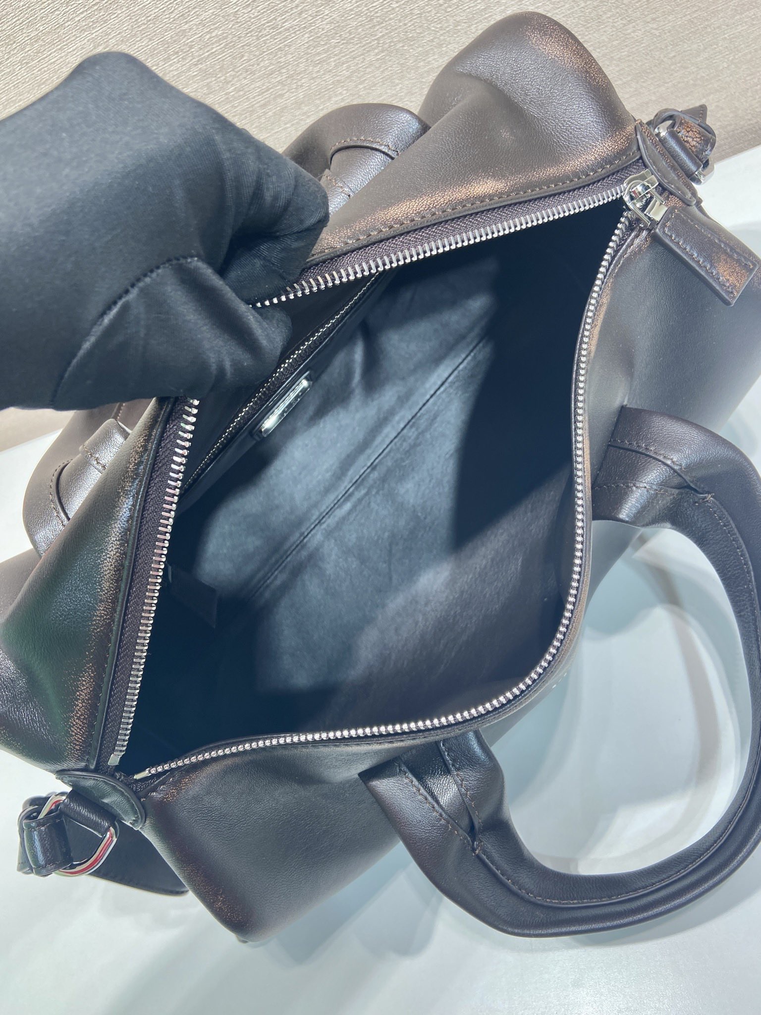 PRADA 프라다 FW2023 Nappa 가죽 보스턴 백 12