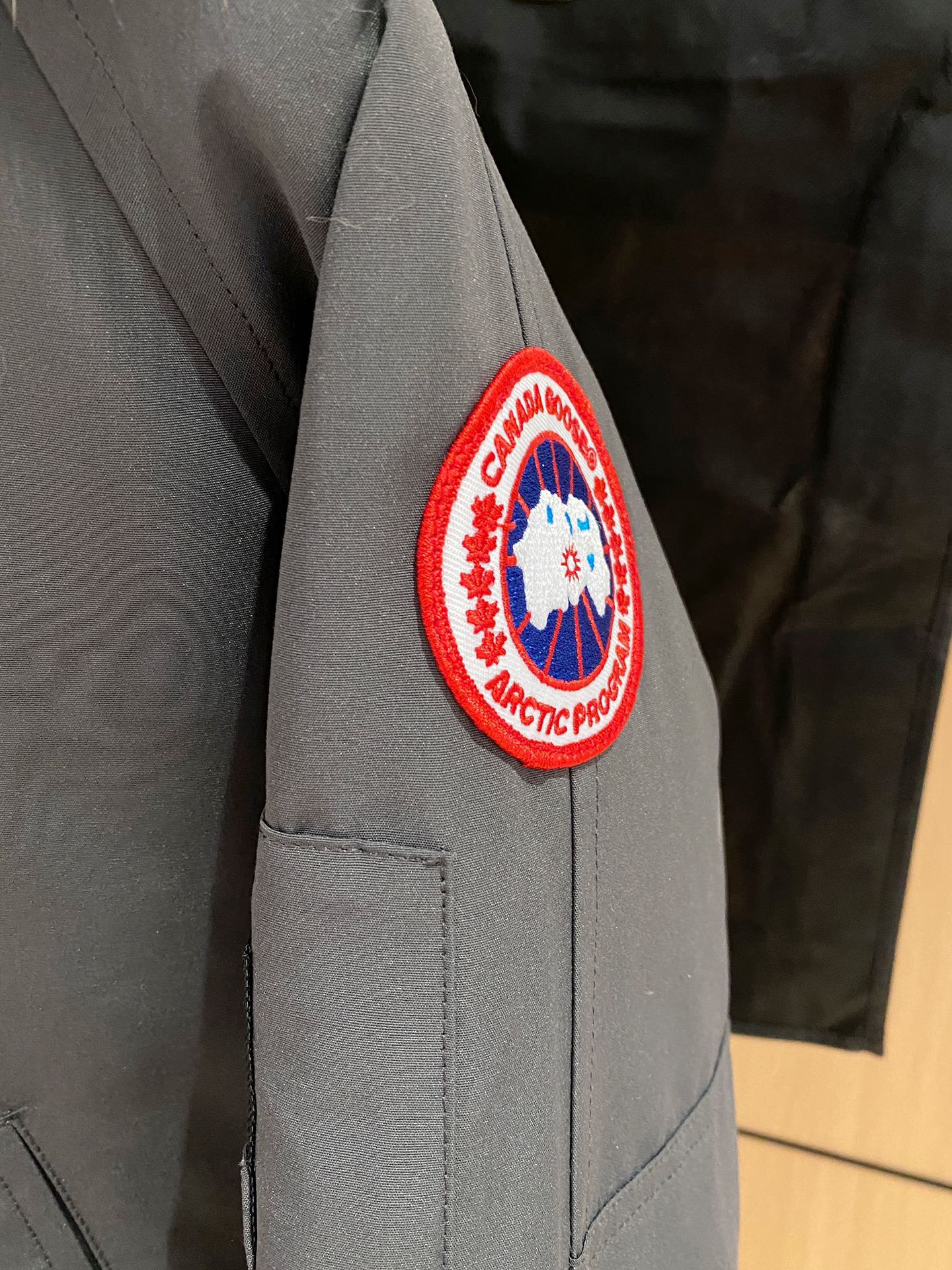 CANADA GOOSE 캐나다구스 FW2025 한정판 숏 다운 재킷 4