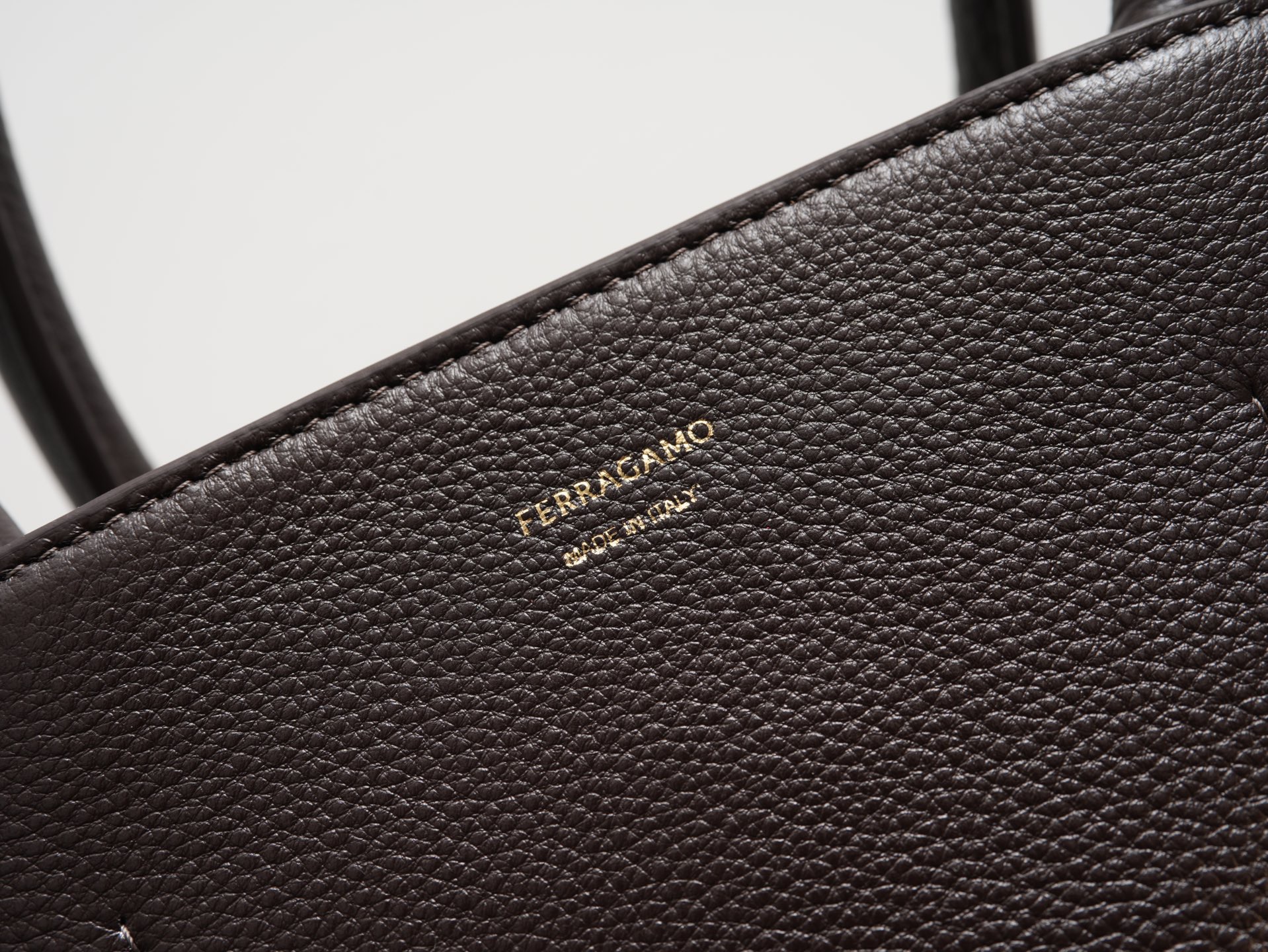 FERRAGAMO 페레가모 FW2023 HUG 나파 가죽 토트백 2