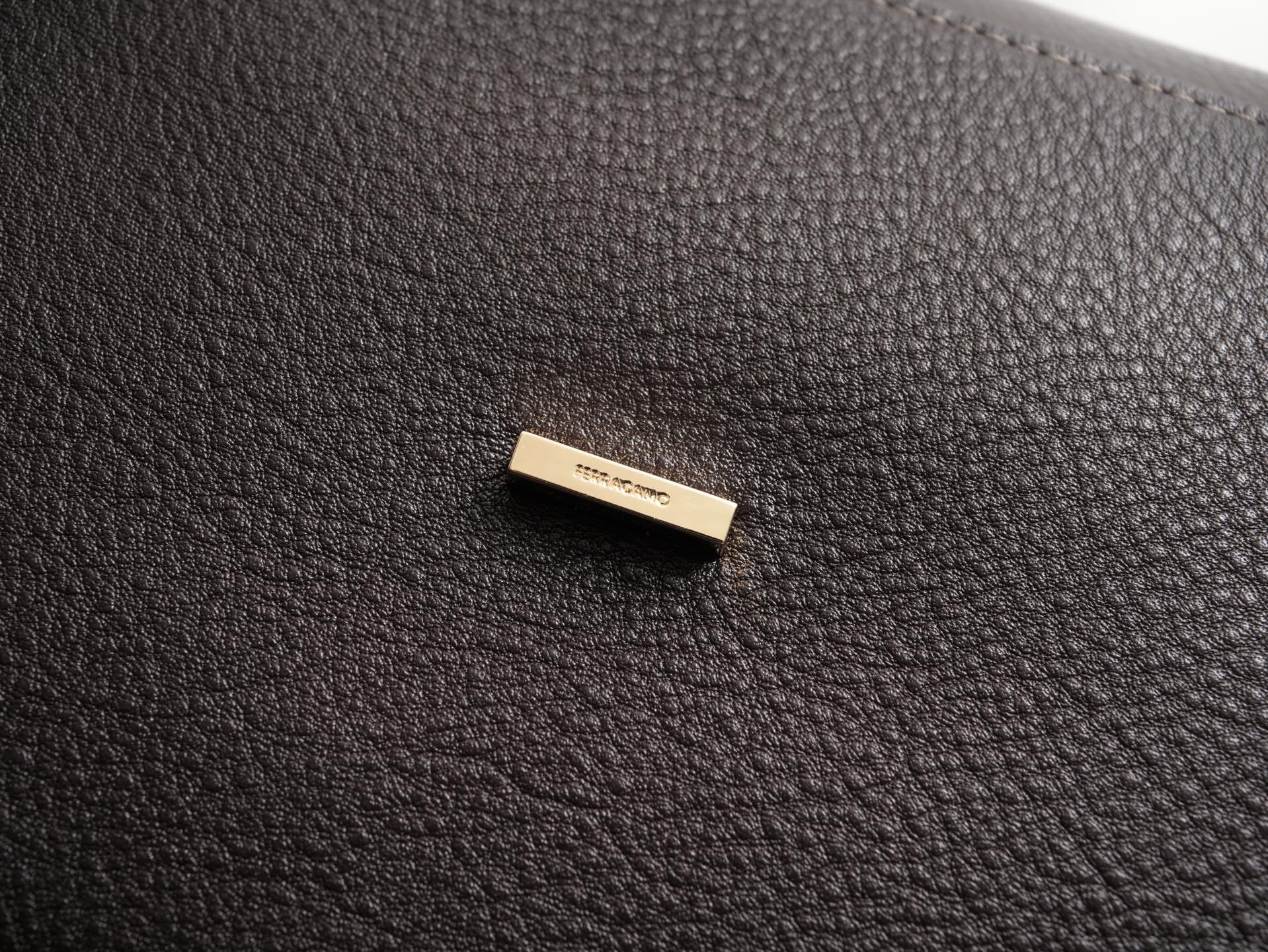 FERRAGAMO 페레가모 FW2023 HUG 나파 가죽 토트백 6