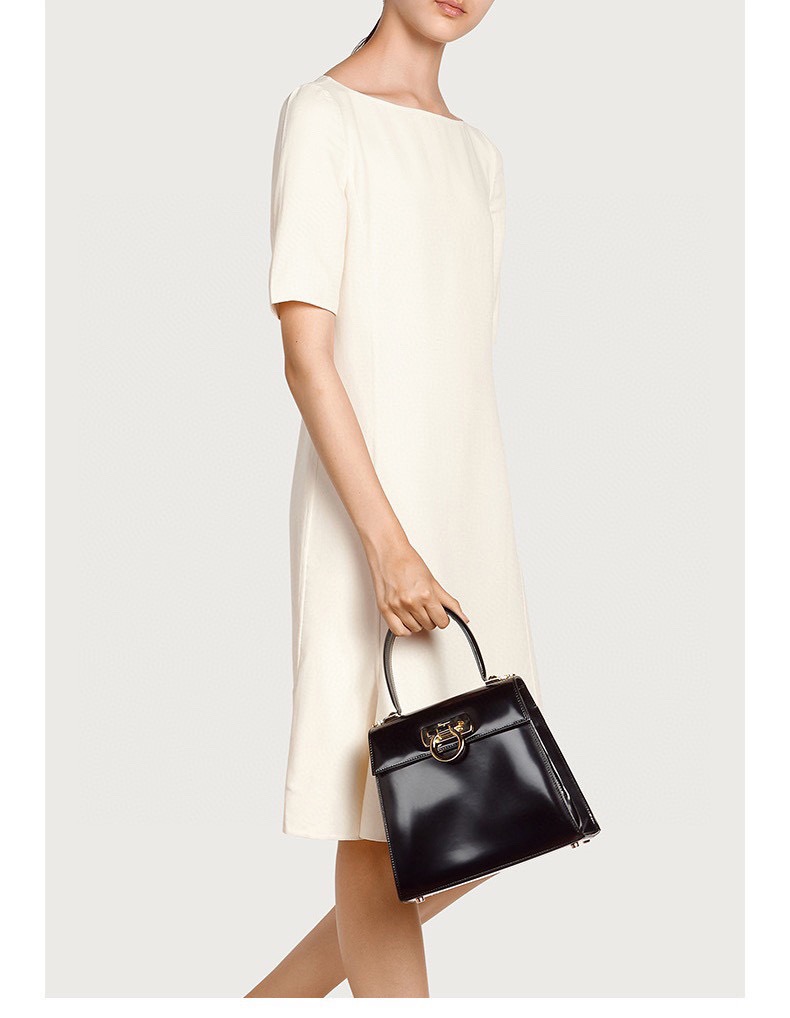 FERRAGAMO 살바토레 페라가모 FW2023 Gancino 장식 블랙 토트백 1