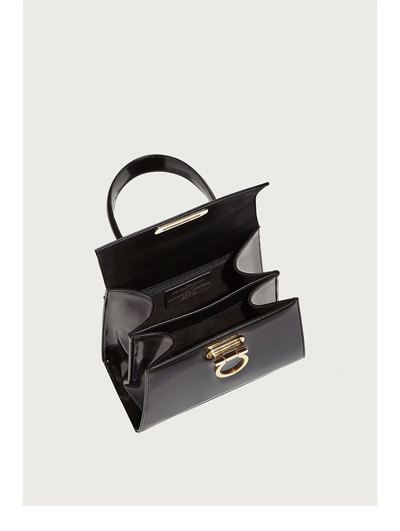 FERRAGAMO 살바토레 페라가모 FW2023 Gancino 장식 블랙 토트백 5