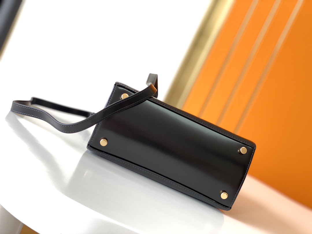 FERRAGAMO 살바토레 페라가모 FW2023 Gancino 장식 블랙 토트백 12