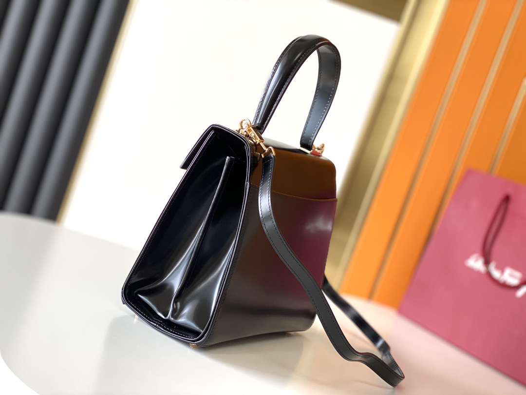 FERRAGAMO 살바토레 페라가모 FW2023 Gancino 장식 블랙 토트백 13