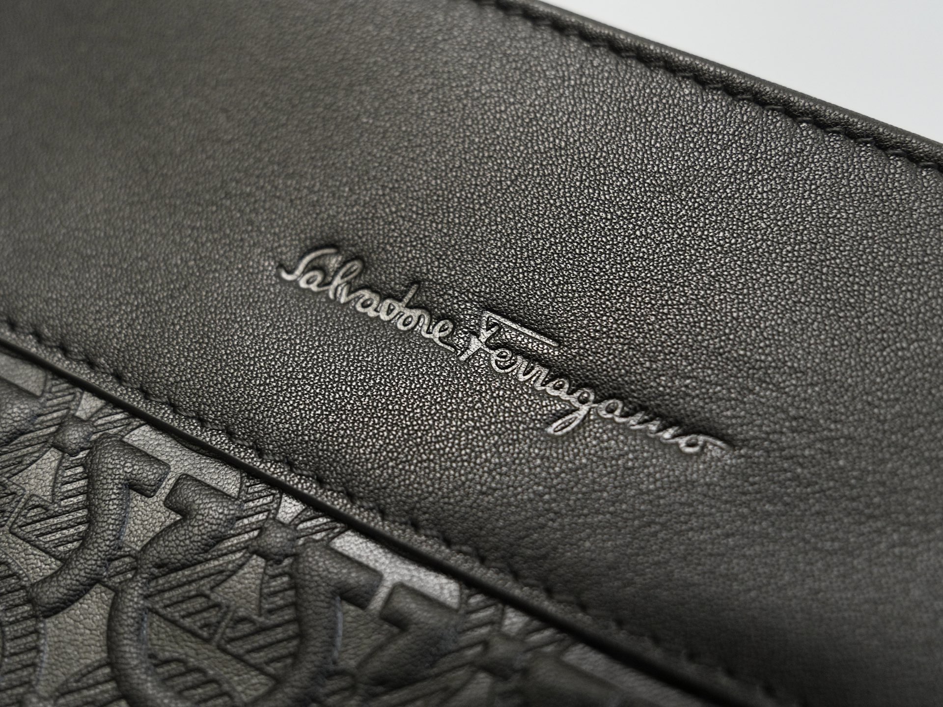 Ferragamo 살바토레 페라가모 FW2023 Gancini 패턴 크로스백 2