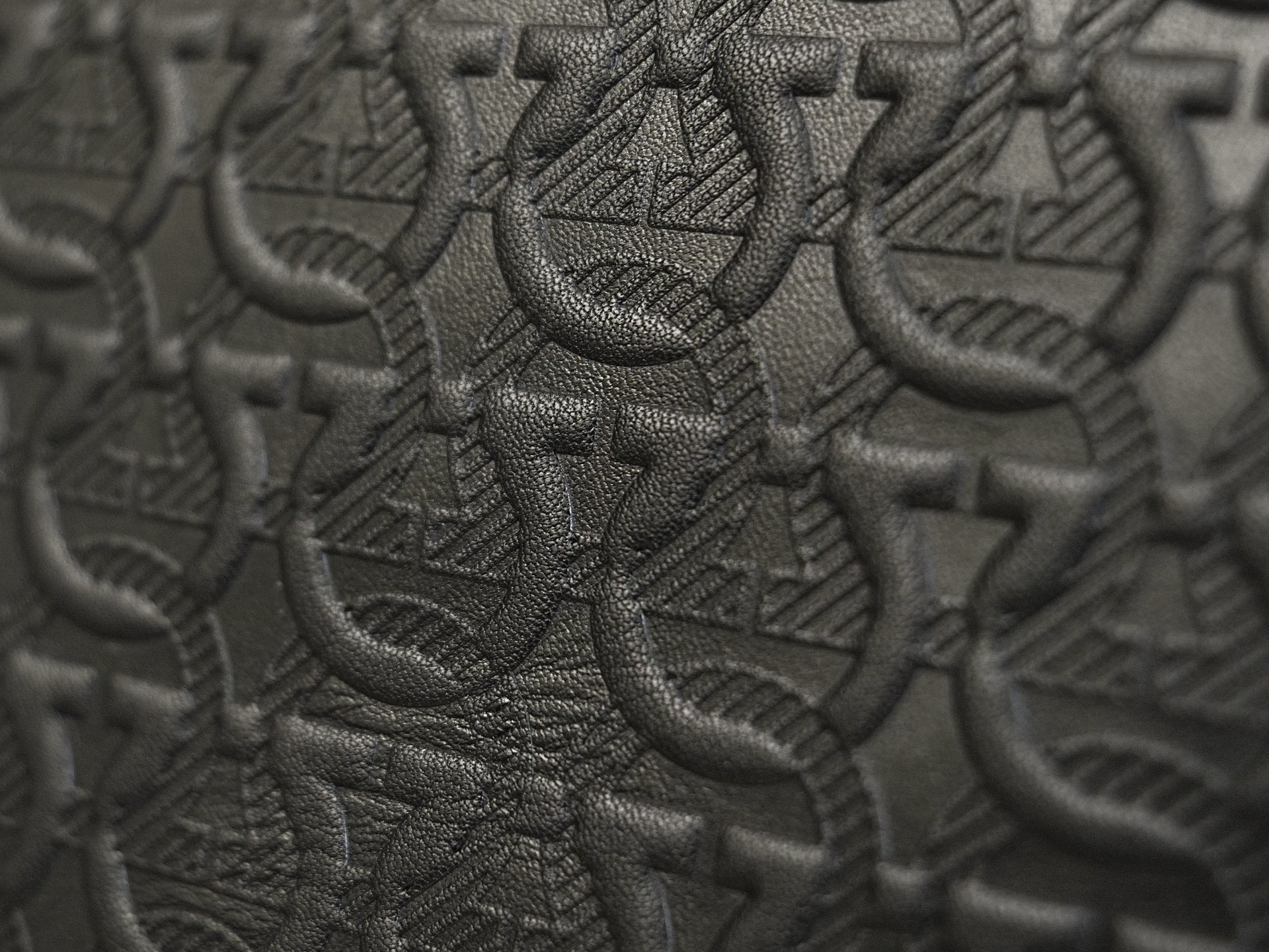 Ferragamo 살바토레 페라가모 FW2023 Gancini 패턴 크로스백 8