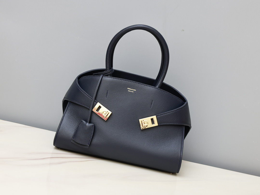 FERRAGAMO 페레가모 FW2023 HUG 나파 가죽 토트백 6